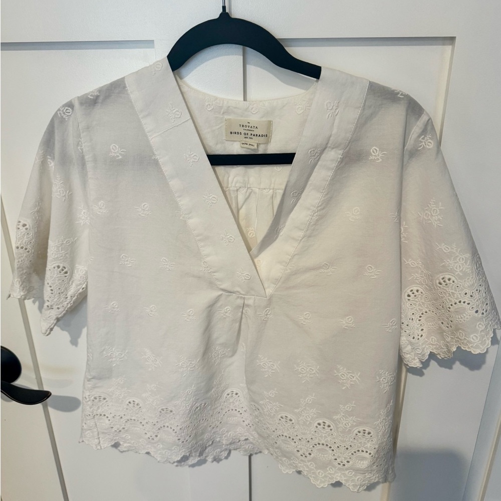 Trovata white birds of paradise Embroidered V-Neck Blouse